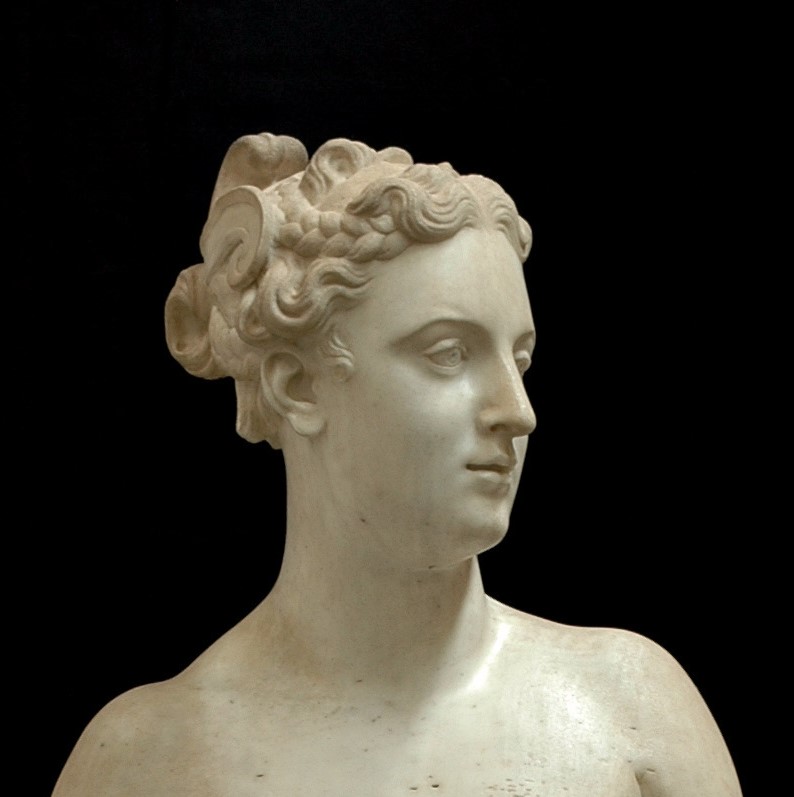 Escultura de figura clásica en Galería de arte: gestión de venta de arte.